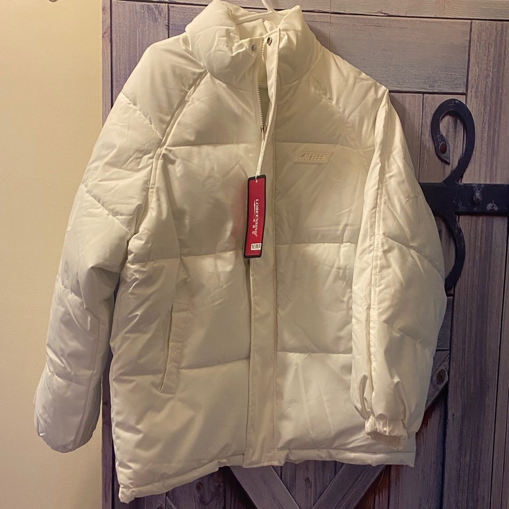 White Puffer Jacket- Brand new- Never worn 🌺
